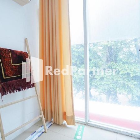Eascot Hotel Mitra Reddoorz Jacarta Exterior foto