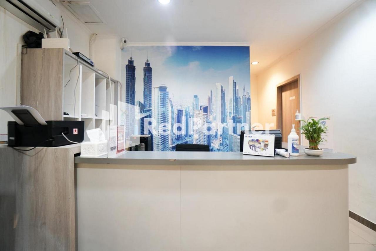 Eascot Hotel Mitra Reddoorz Jacarta Exterior foto