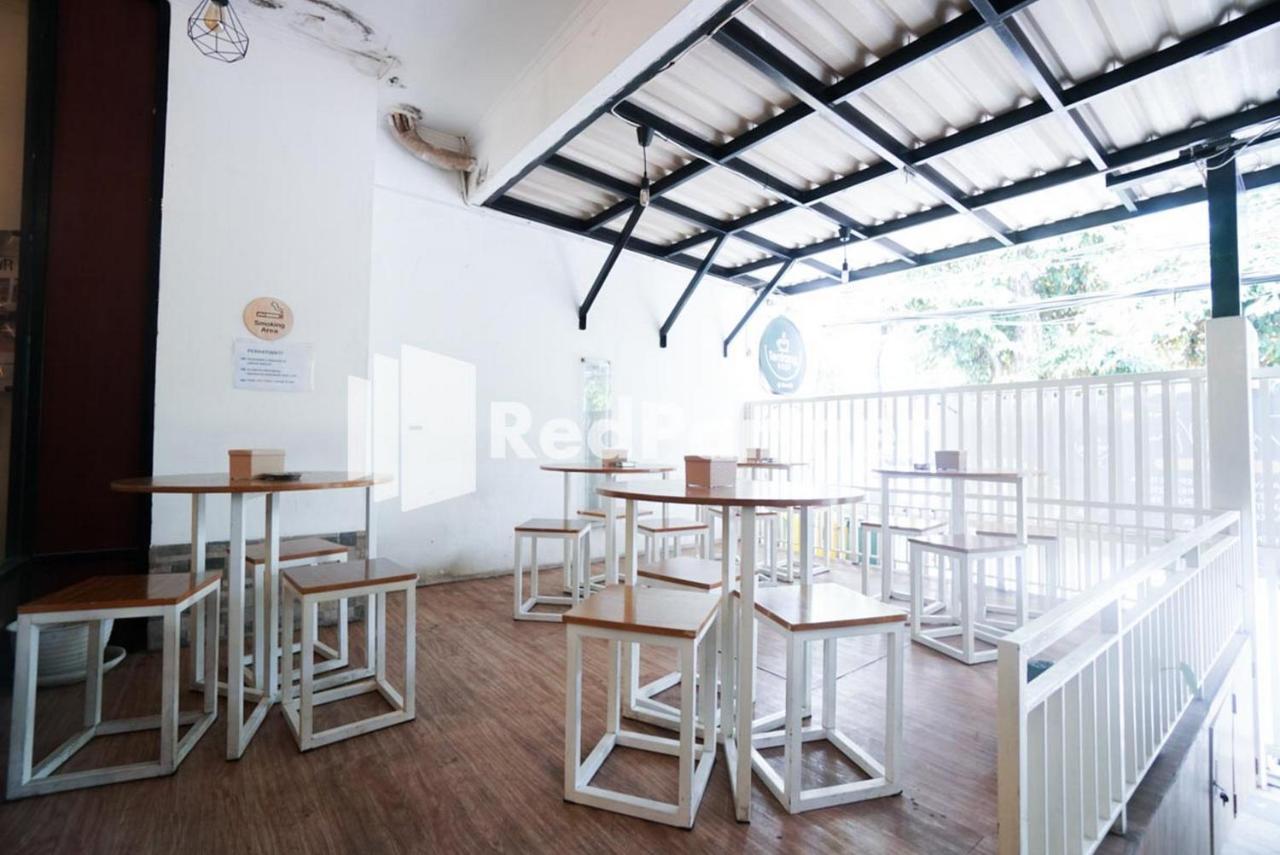 Eascot Hotel Mitra Reddoorz Jacarta Exterior foto