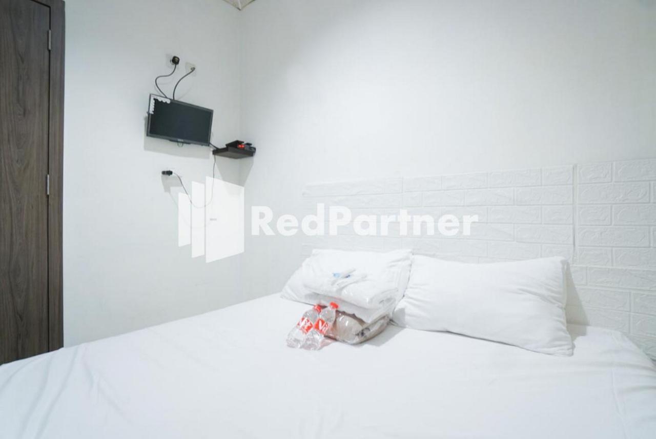 Eascot Hotel Mitra Reddoorz Jacarta Exterior foto