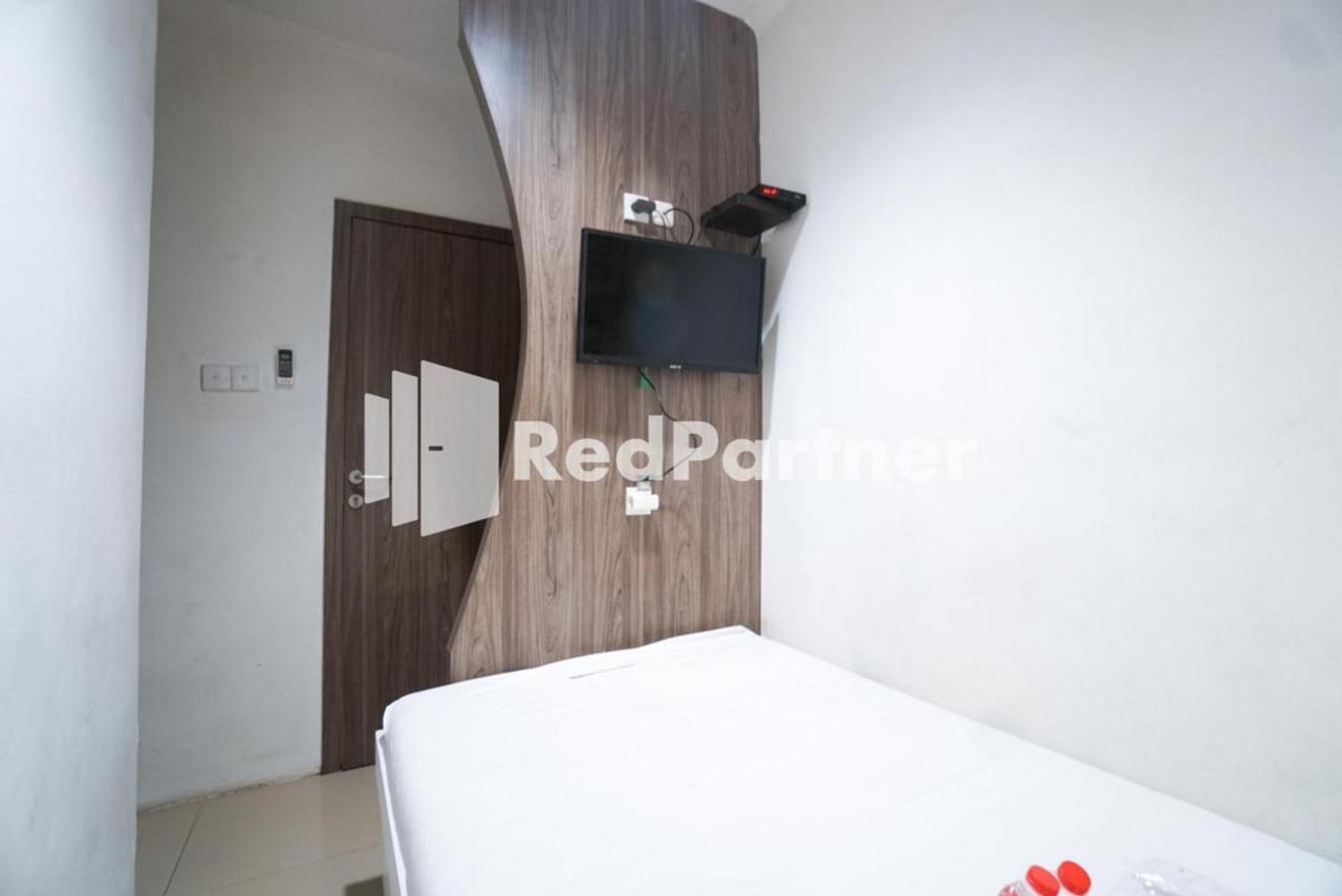 Eascot Hotel Mitra Reddoorz Jacarta Exterior foto