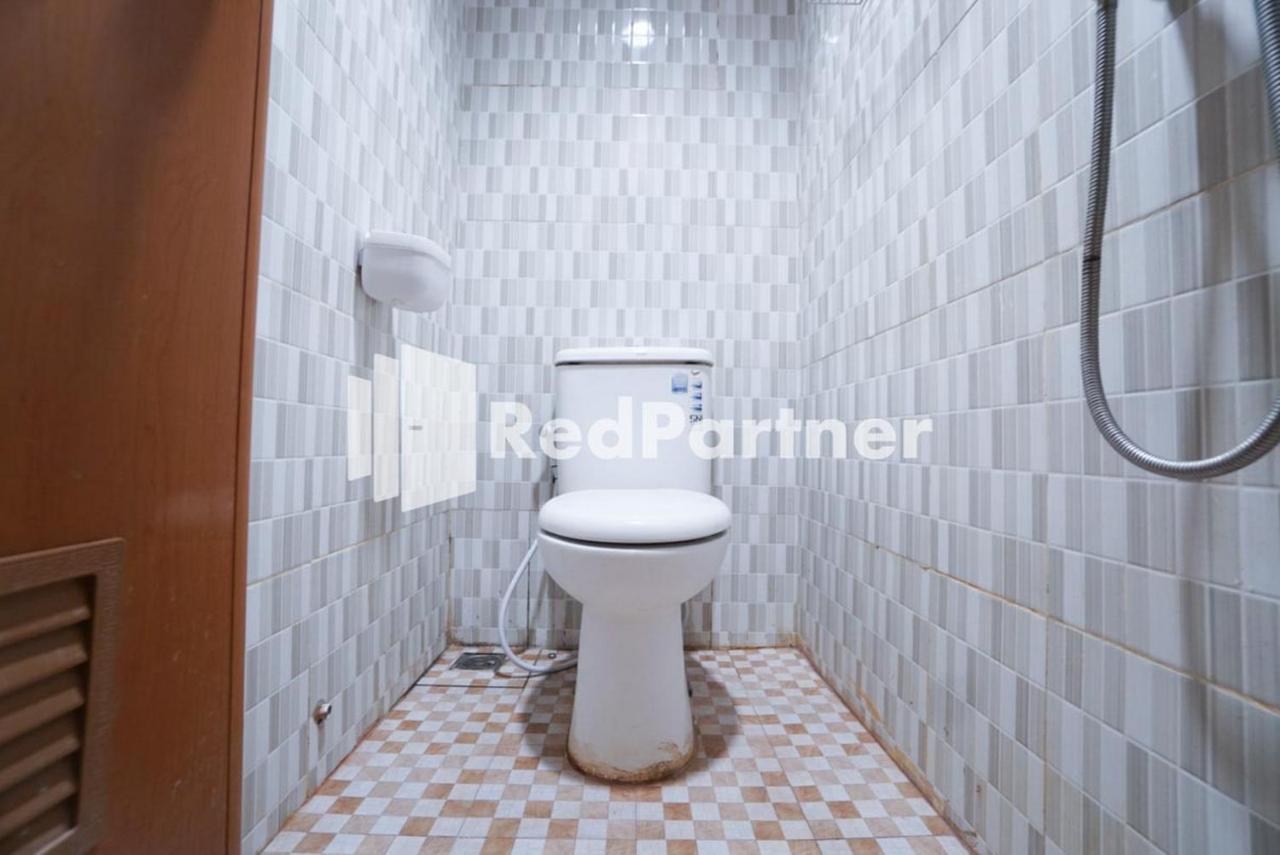 Eascot Hotel Mitra Reddoorz Jacarta Exterior foto